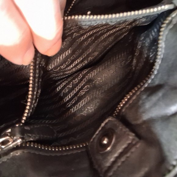 Elegant Prada Black Ruffled Women's Bag - Picture 15 of 15